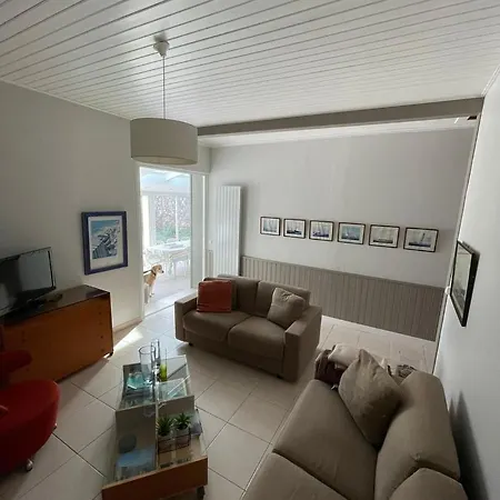 L'eucalyptus, Charmante Maison Familiale, Arago بيت ضيافة لي سابلِ دولونْ