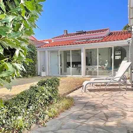L'eucalyptus, Charmante Maison Familiale, Arago בית הארחה 4*
